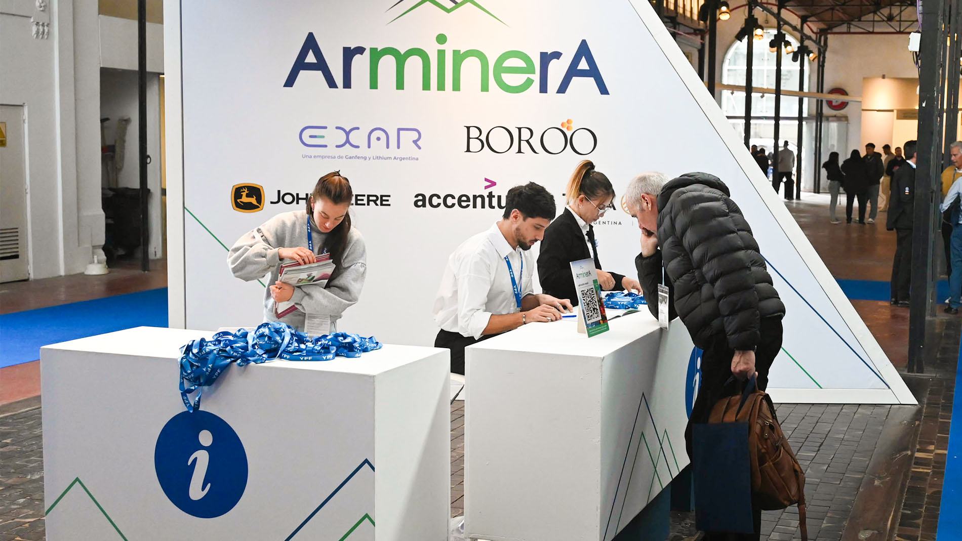 Arminera: Information booths
